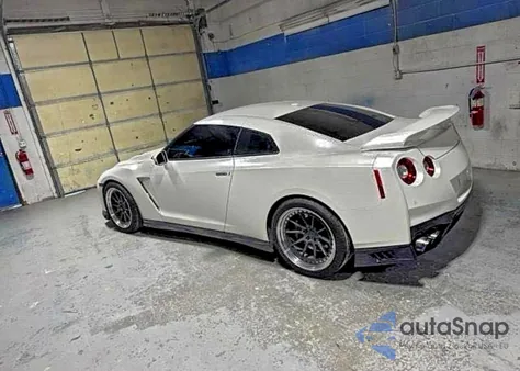 2020 Nissan Gt-R Pure z USA, uszkodzony, nr VIN JN1AR5EF7LM100066